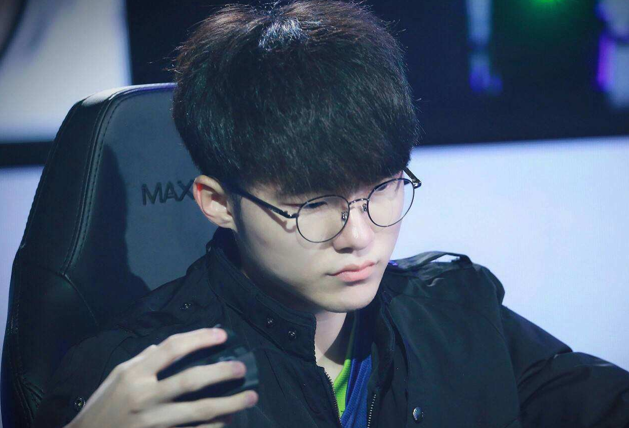 湿滑草皮通